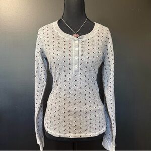 Women’s Medium Tommy Hilfiger Heart Patterned Henley Top